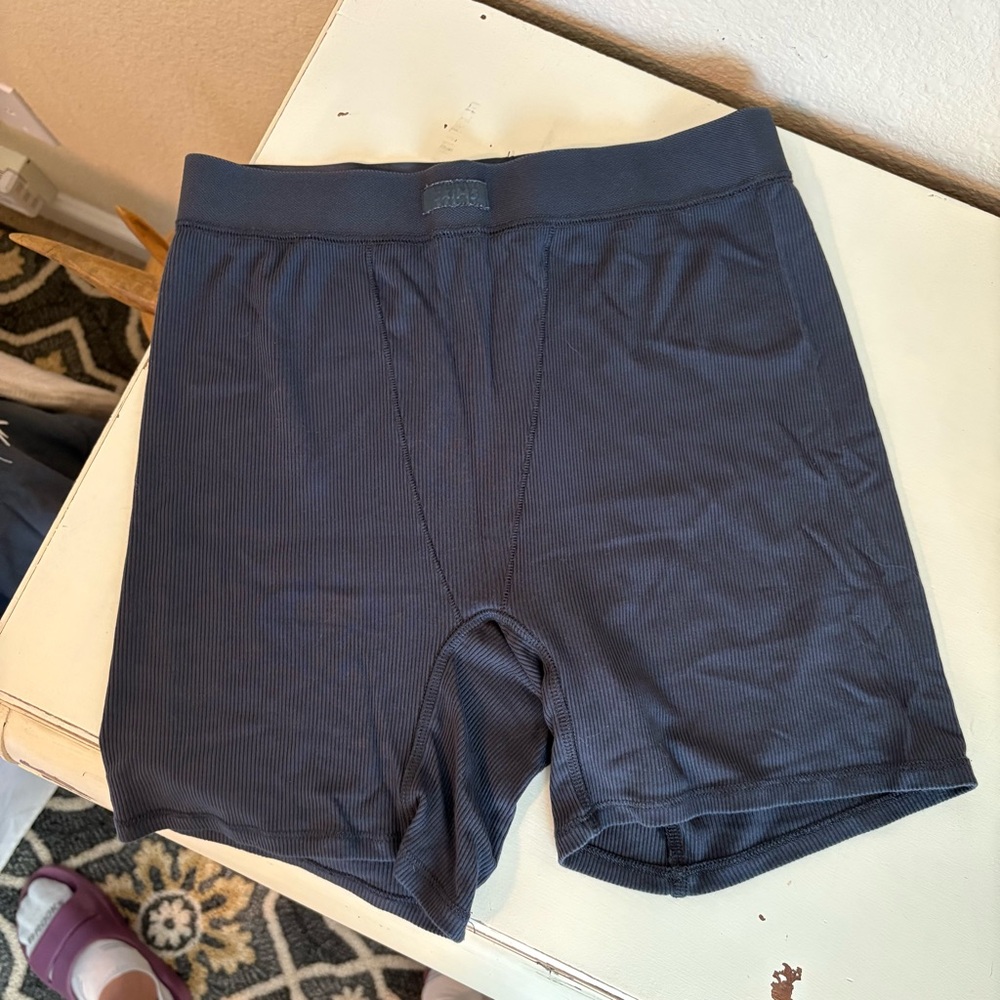 Like New! skims soft lunge boxer in graphite- size large